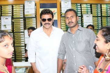 Venkatesh Inaugurates Ramraj Cotton Showroom